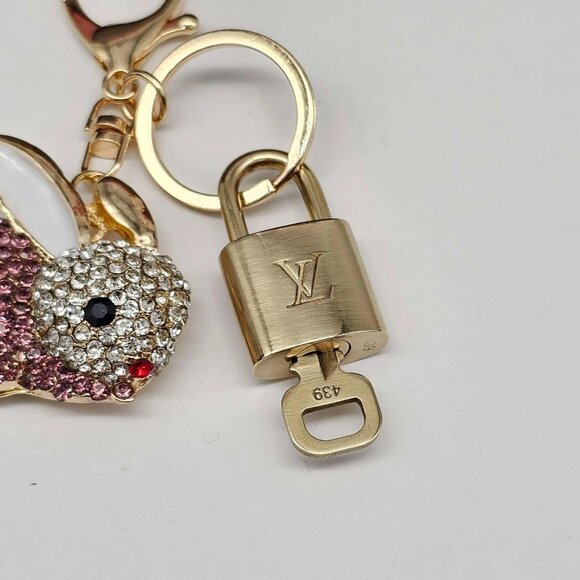Authentic Louis Vuitton Lock & Key with unbranded Rhinestone Rabbit Bagcharm - Picture 5 of 9